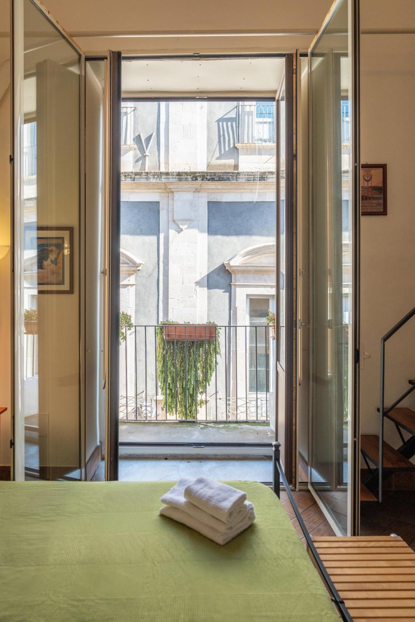 Amenano Apartments Catania Bagian luar foto