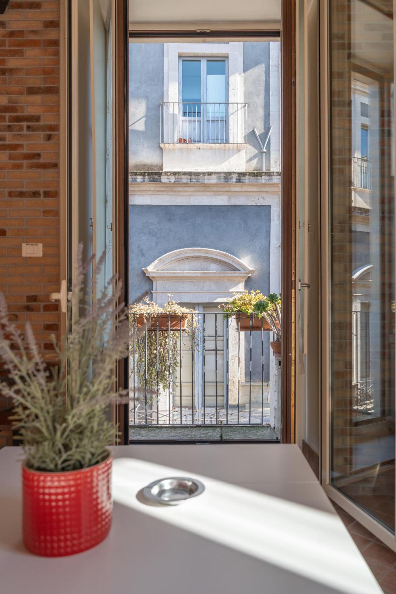 Amenano Apartments Catania Bagian luar foto